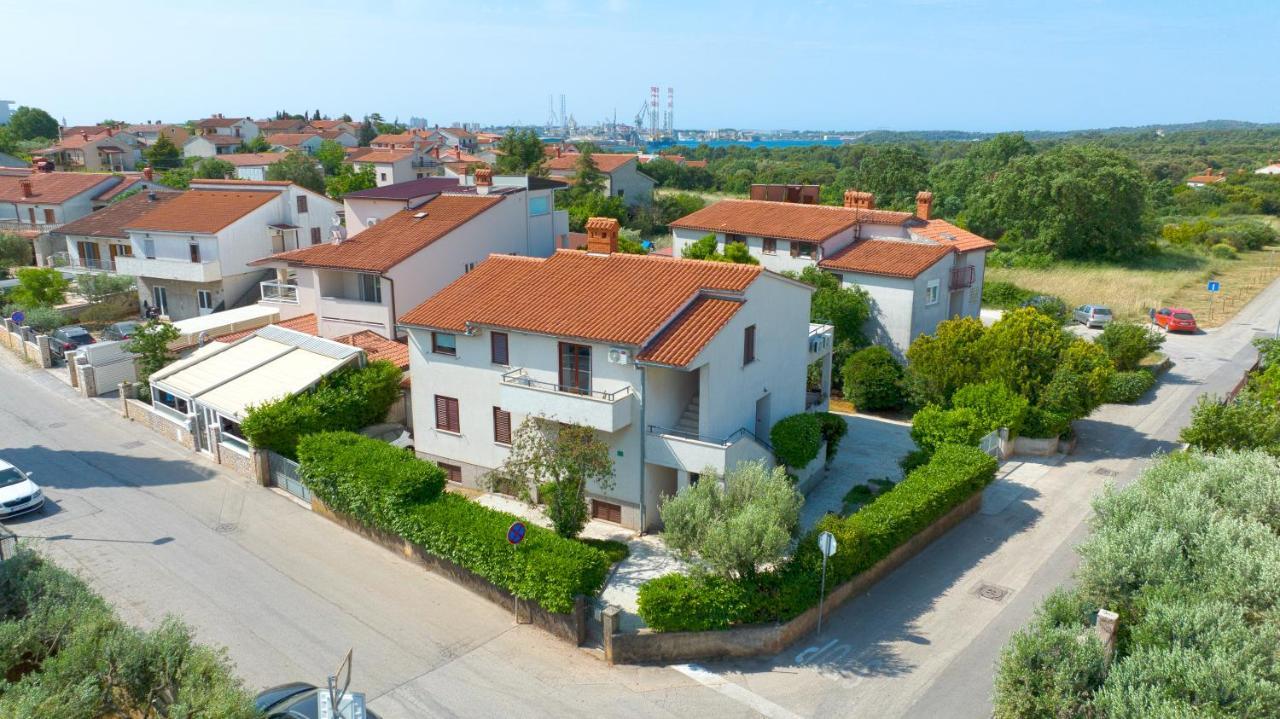 Apartments E&M Пула Екстер'єр фото